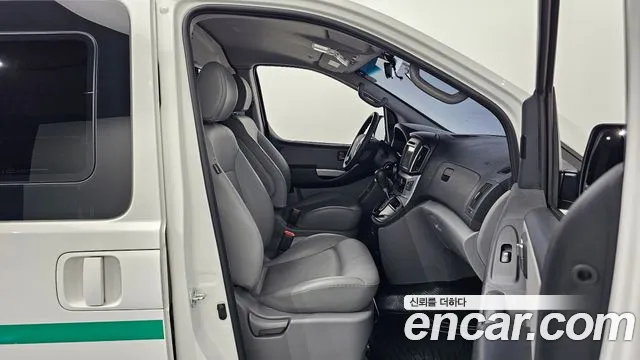Hyundai Starex 2017 thumb 11