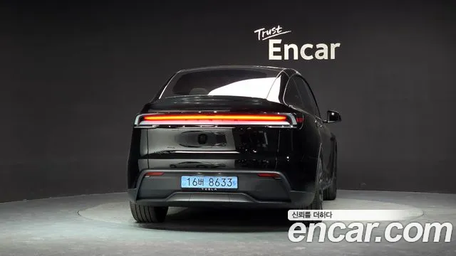 Tesla Model Y 2026 thumb 4