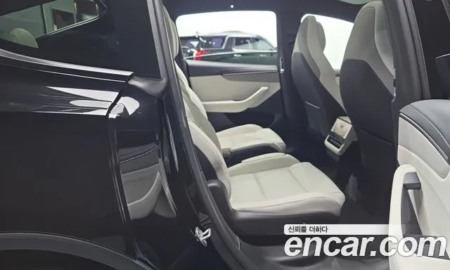 Tesla Model Y 2026 thumb 12