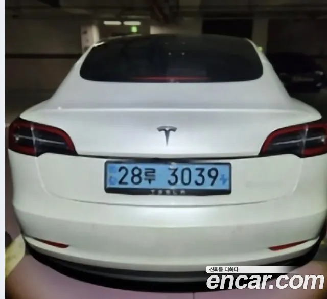 Tesla Model 3 2022 thumb 2