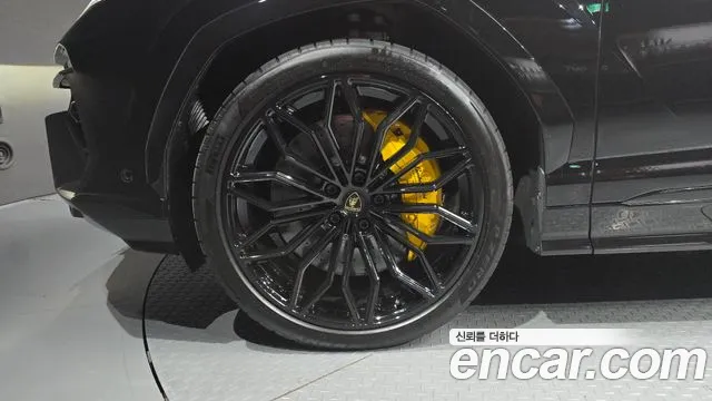 Lamborghini Urus 2026 thumb 5