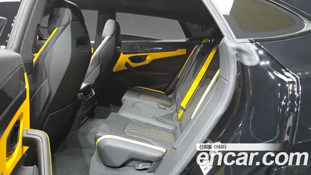 Lamborghini Urus 2026 thumb 12