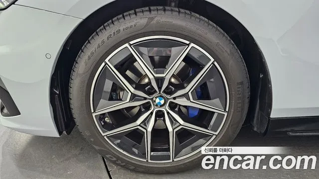 BMW 5-Series 2024 thumb 5