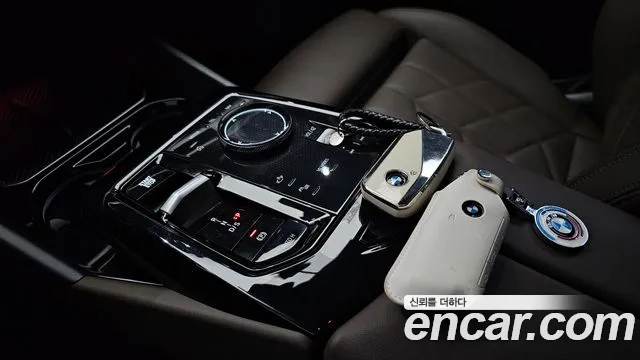 BMW 5-Series 2024 thumb 9