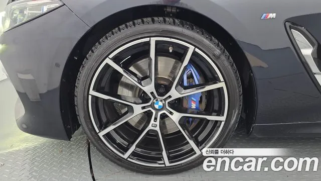 BMW 8-Series 2021 thumb 5