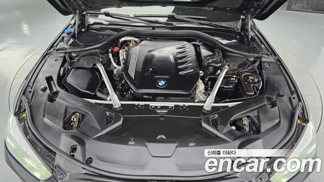 BMW 8-Series 2021 thumb 6