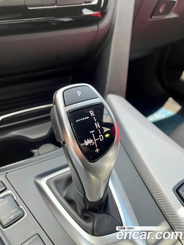 BMW 3-Series 2016 thumb 9