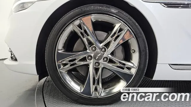 Genesis G90 2019 thumb 5