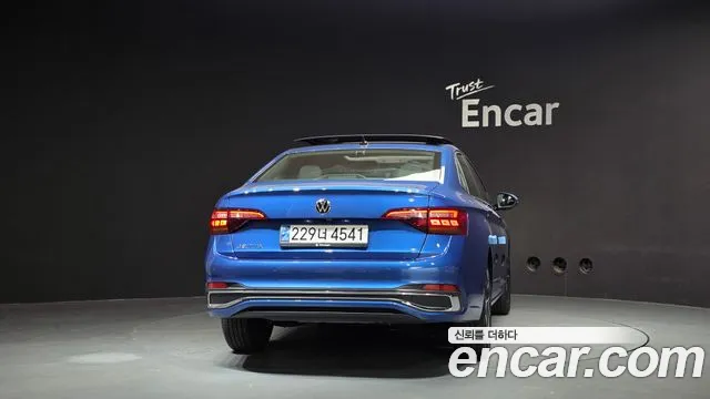 Volkswagen Jetta 2023 thumb 4