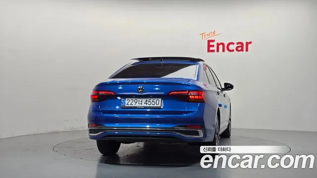 Volkswagen Jetta 2023 thumb 4