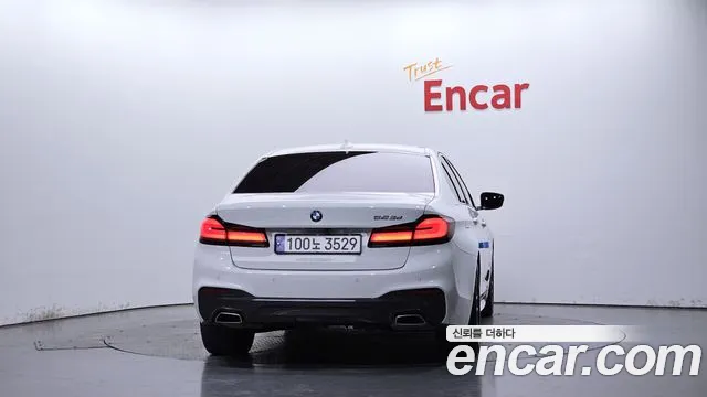 BMW 5-Series 2019 thumb 3