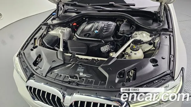 BMW 5-Series 2019 thumb 5