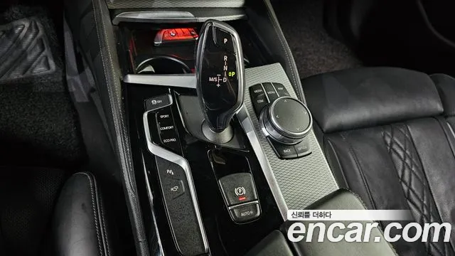 BMW 5-Series 2019 thumb 8