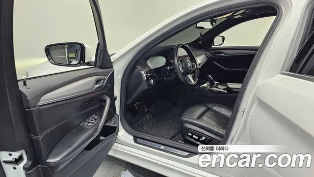 BMW 5-Series 2019 thumb 9