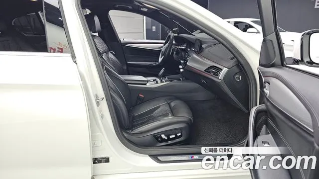 BMW 5-Series 2019 thumb 10