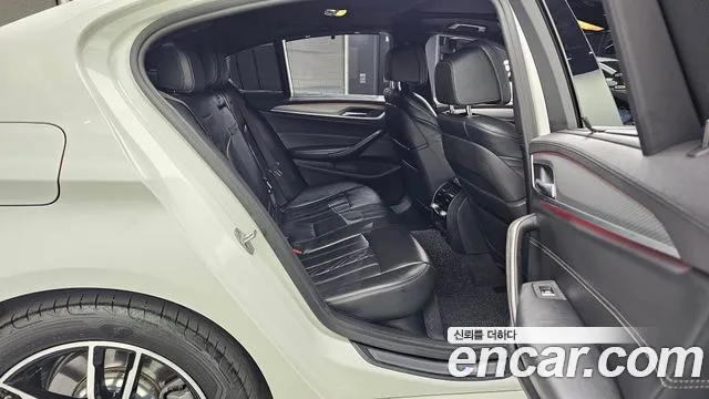 BMW 5-Series 2019 thumb 11