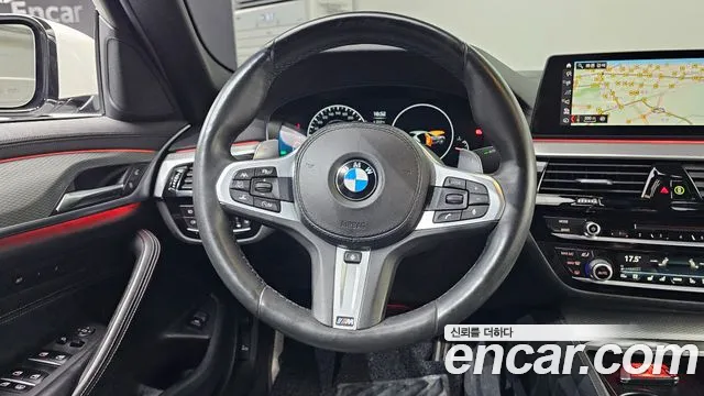BMW 5-Series 2019 thumb 12