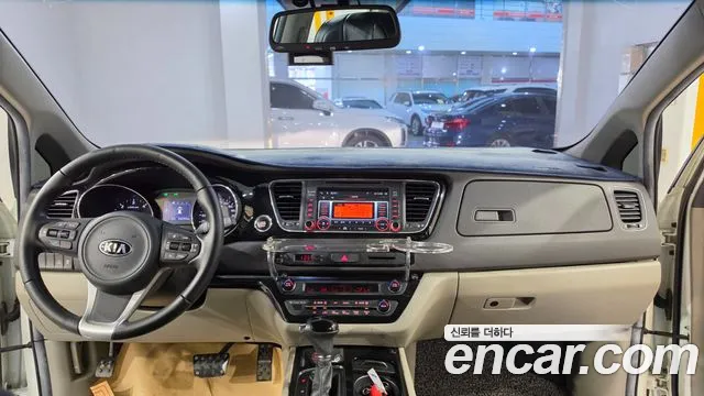 Kia Carnival 2015 thumb 7