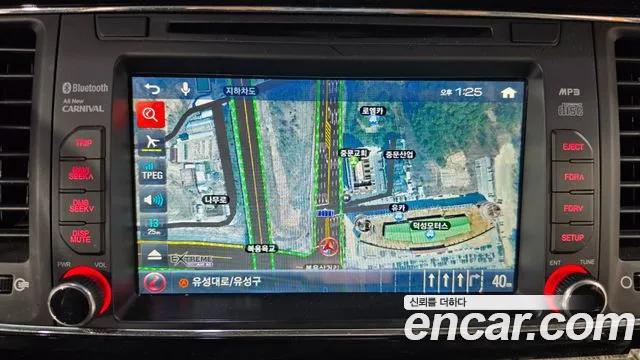 Kia Carnival 2015 thumb 10