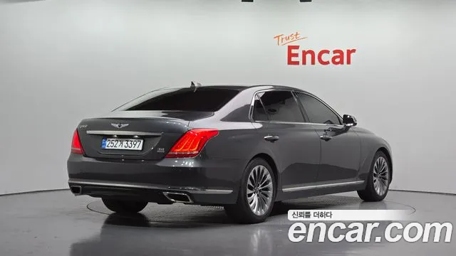 Genesis G90 2018 thumb 2