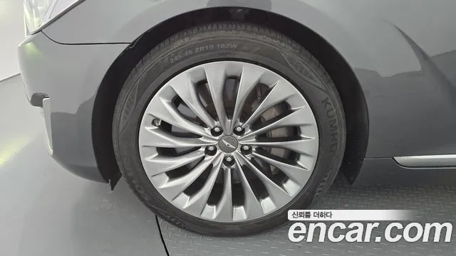 Genesis G90 2018 thumb 5