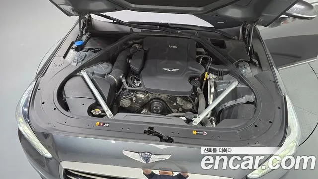 Genesis G90 2018 thumb 6