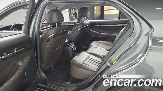 Genesis G90 2018 thumb 11
