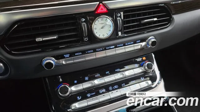 Genesis G90 2018 thumb 12