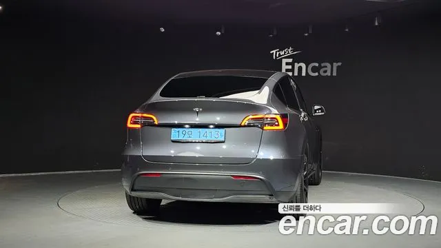 Tesla Model Y 2021 thumb 4