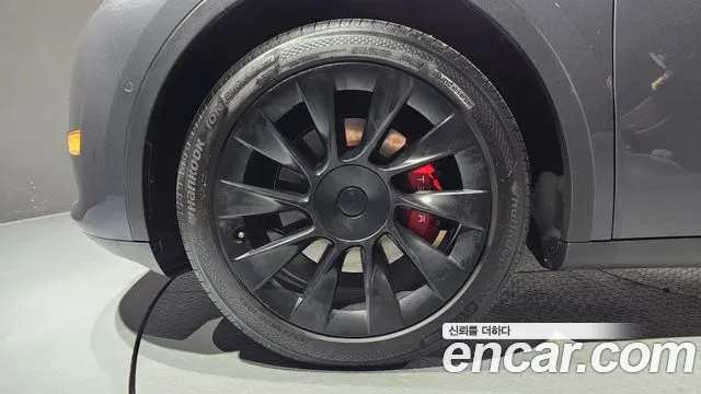 Tesla Model Y 2021 thumb 5