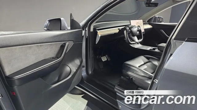 Tesla Model Y 2021 thumb 10