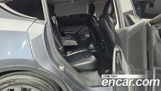 Tesla Model Y 2021 thumb 12