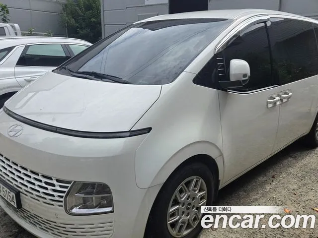 Hyundai Staria 2024 thumb 2