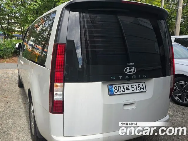 Hyundai Staria 2024 thumb 4