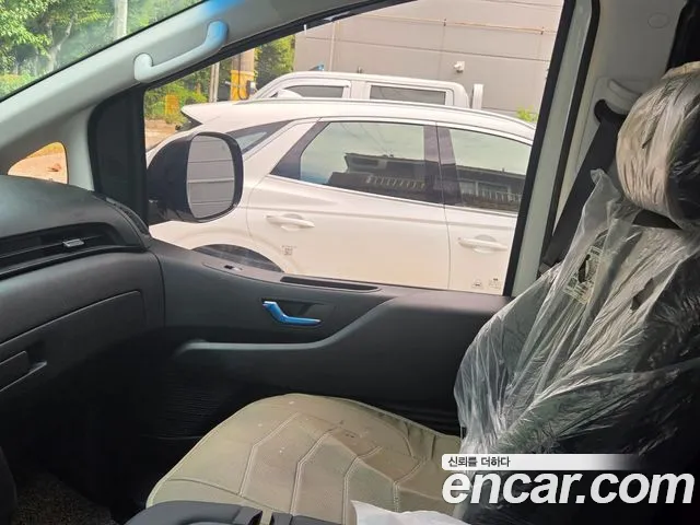 Hyundai Staria 2024 thumb 8