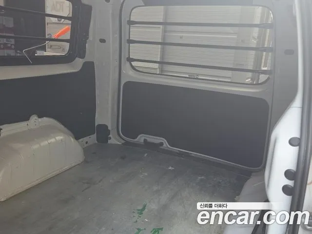 Hyundai Staria 2024 thumb 10