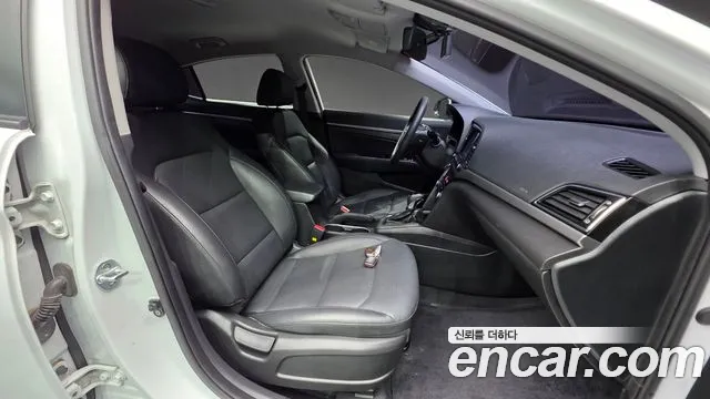 Hyundai Avante 2017 thumb 10
