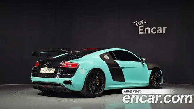 Audi R8 2011 thumb 2