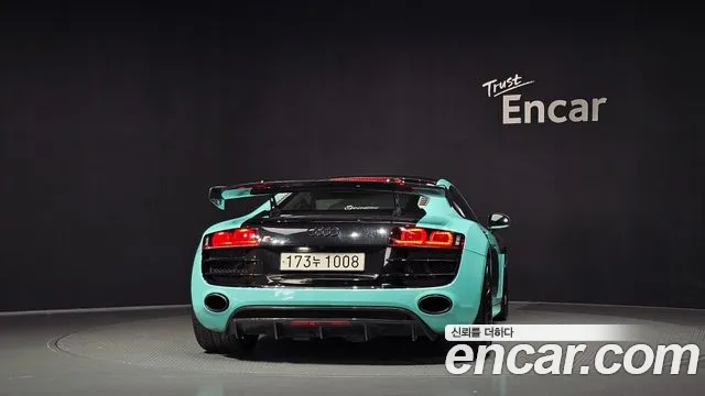 Audi R8 2011 thumb 4