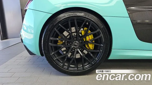 Audi R8 2011 thumb 5