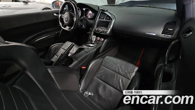 Audi R8 2011 thumb 7