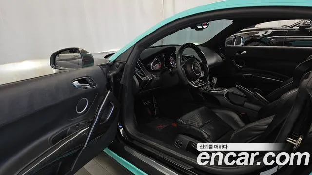 Audi R8 2011 thumb 10