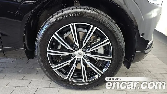 Volvo XC60 2020 thumb 5