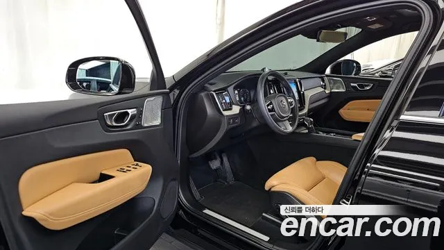 Volvo XC60 2020 thumb 10