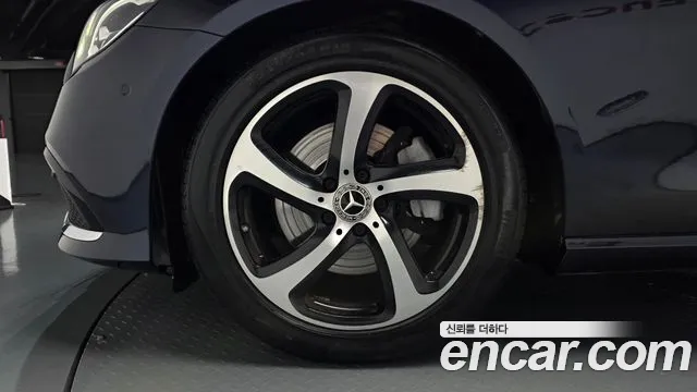 Mercedes-Benz E-Класс 2020 thumb 4