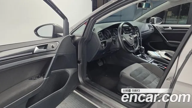 Volkswagen Golf Sportsvan 2015 thumb 10
