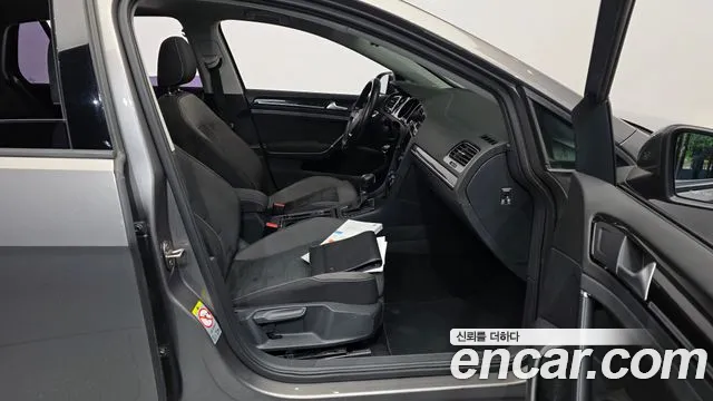 Volkswagen Golf Sportsvan 2015 thumb 11