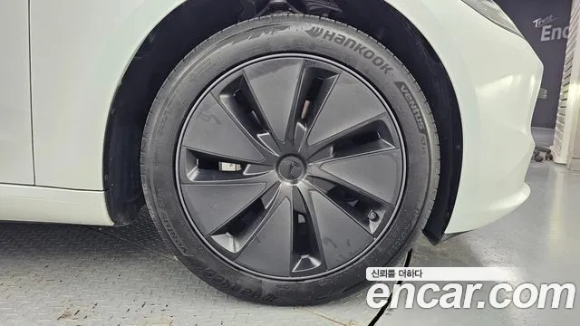 Tesla Model 3 2024 thumb 4
