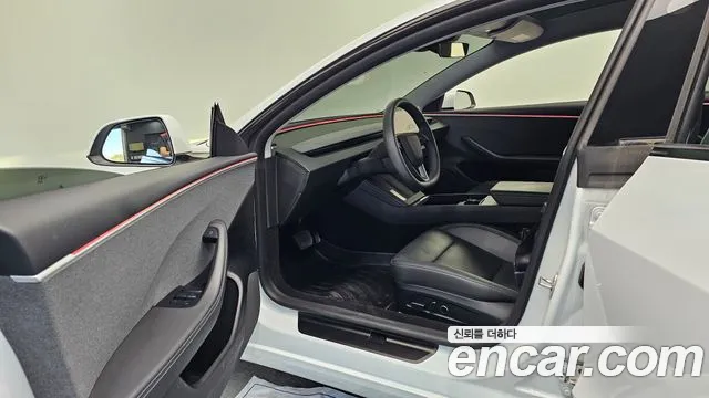 Tesla Model 3 2024 thumb 9
