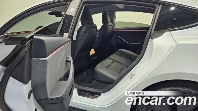 Tesla Model 3 2024 thumb 10
